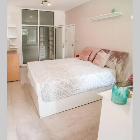 Spacious Apart With Pool, Sea Park&beach&freeparking Varna