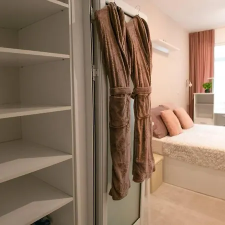 Spacious Apart With Pool, Sea Park&beach&freeparking Apartment *