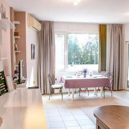 Spacious Apart With Pool, Sea Park&beach&freeparking Apartment *